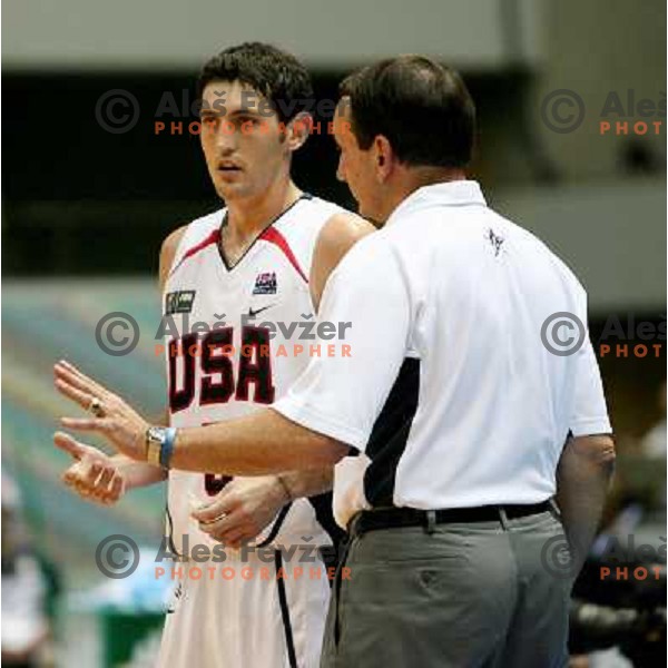 Kirk Hinrich talks with coach Mike Krzyzewski