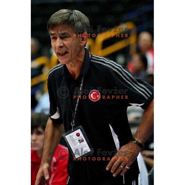 Bogdan Tanjevic reacting on referee decision