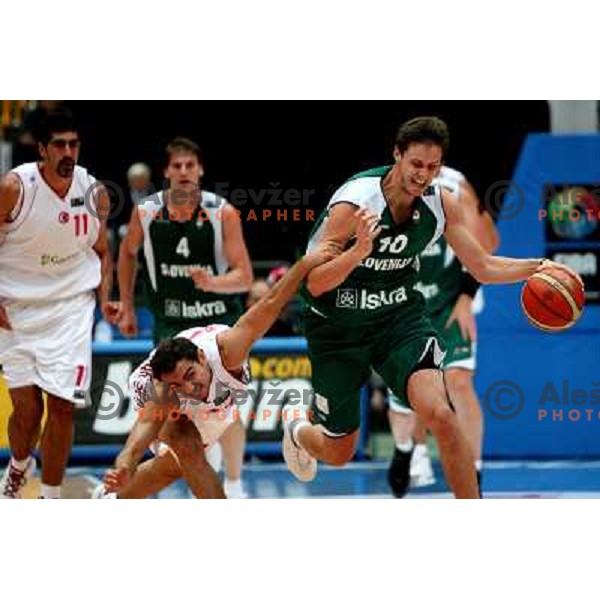Ender Arslan tries to stop Bostjan Nachbar