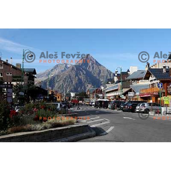 Les 2 Alpes, resort in L\'Oisans in France offers superb skiing during winter and adventure activities, mountain biking (VTT) and skiing on the glacier during summer months. Summer action in August 2011 was excellent 