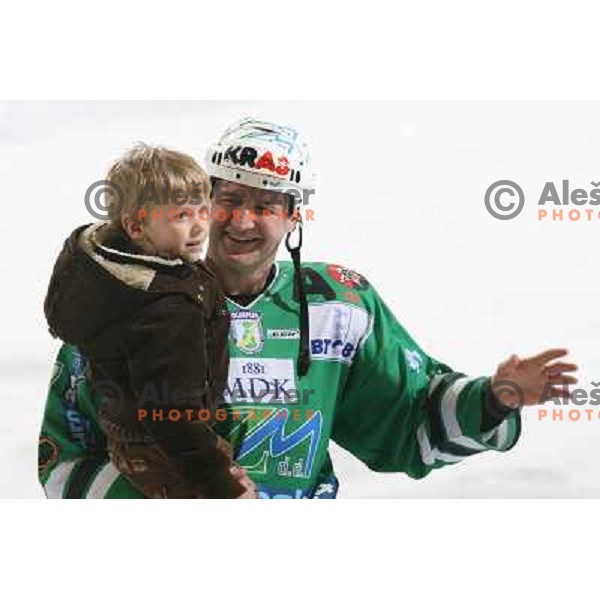 Nik Zupancic with his son at ice-hockey game ZM Olimpija- TWK Innsbruck in Ebel league, played in Ljubljana, Slovenia 3.2.2008.ZM Olimpija won the game 5;2. Photo by Ales Fevzer 