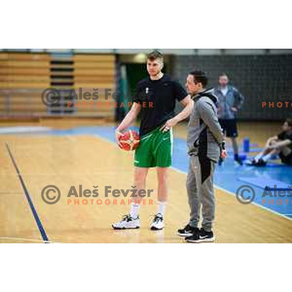 Edo Muric and head coach Aleksander Sekulic of Slovenia National basketball team during practice session in Koper on February 21, 2022