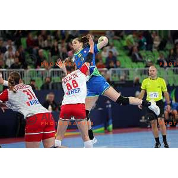 Ana Gros in action during the handball match between Slovenia and Croatia at Women\'s EHF Euro 2022 in Ljubljana, Slovenia on November 10, 2022