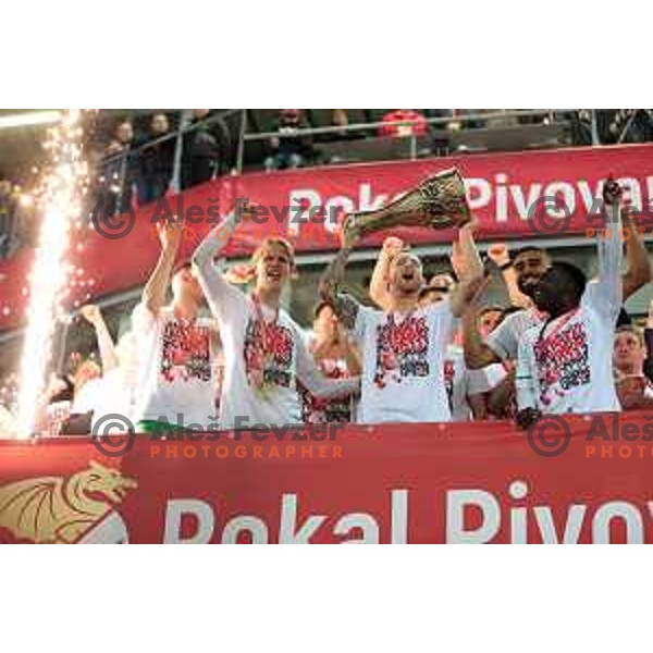 Timi Max Elsnik, head coach Albert Riera and players of Olimpija celebrate victory at Pivovarna Union Slovenian Cup match between Olimpija and Maribor in Celje on May 6, 2023