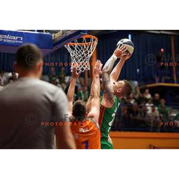 Tibor Mirtic of Helios Suns and Alen Omic of Cedevita Olimpija in action during the third game of The Final of Nova KBM league between Cedevita Olimpija and Helios Suns in Domzale, Slovenia on June 8, 2023 Foto: Filip Barbalic