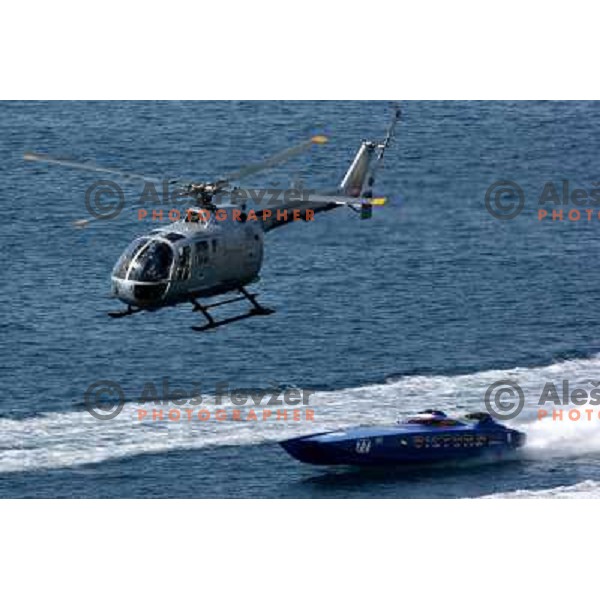 Helicopter chassing team victory 77